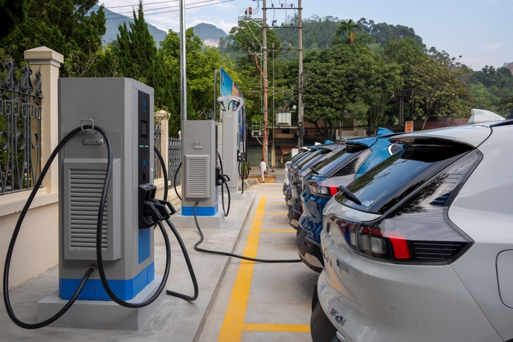 Nhượng quyền trạm sạc